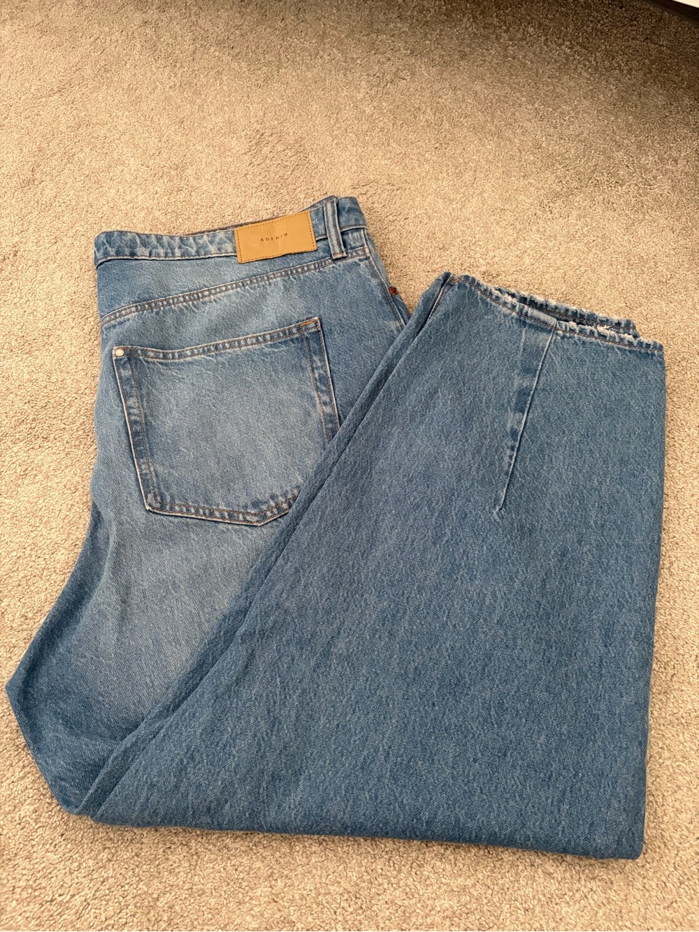 Woman’s Barrel High Wait Jeans
